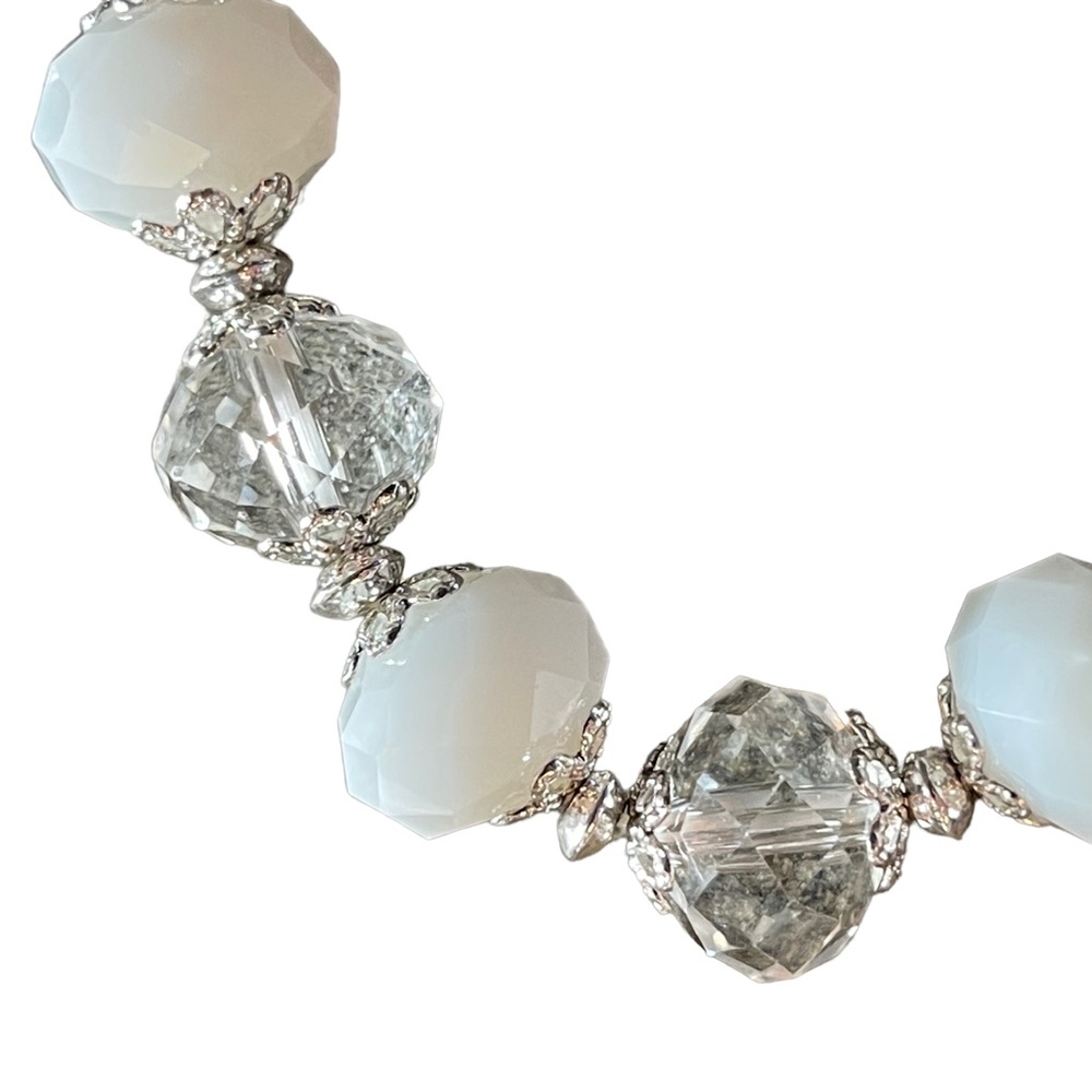 Stretch Silver & White Seashell Bracelet - Picture 4 of 10